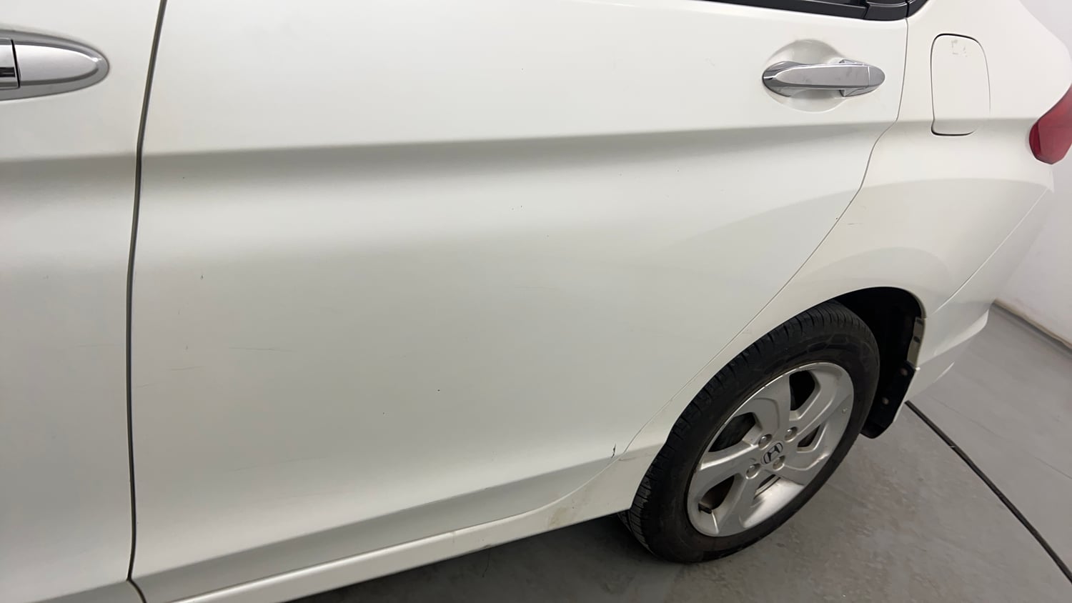 Used 2016 Honda City VX Petrol Manual dents MINOR SCRATCH