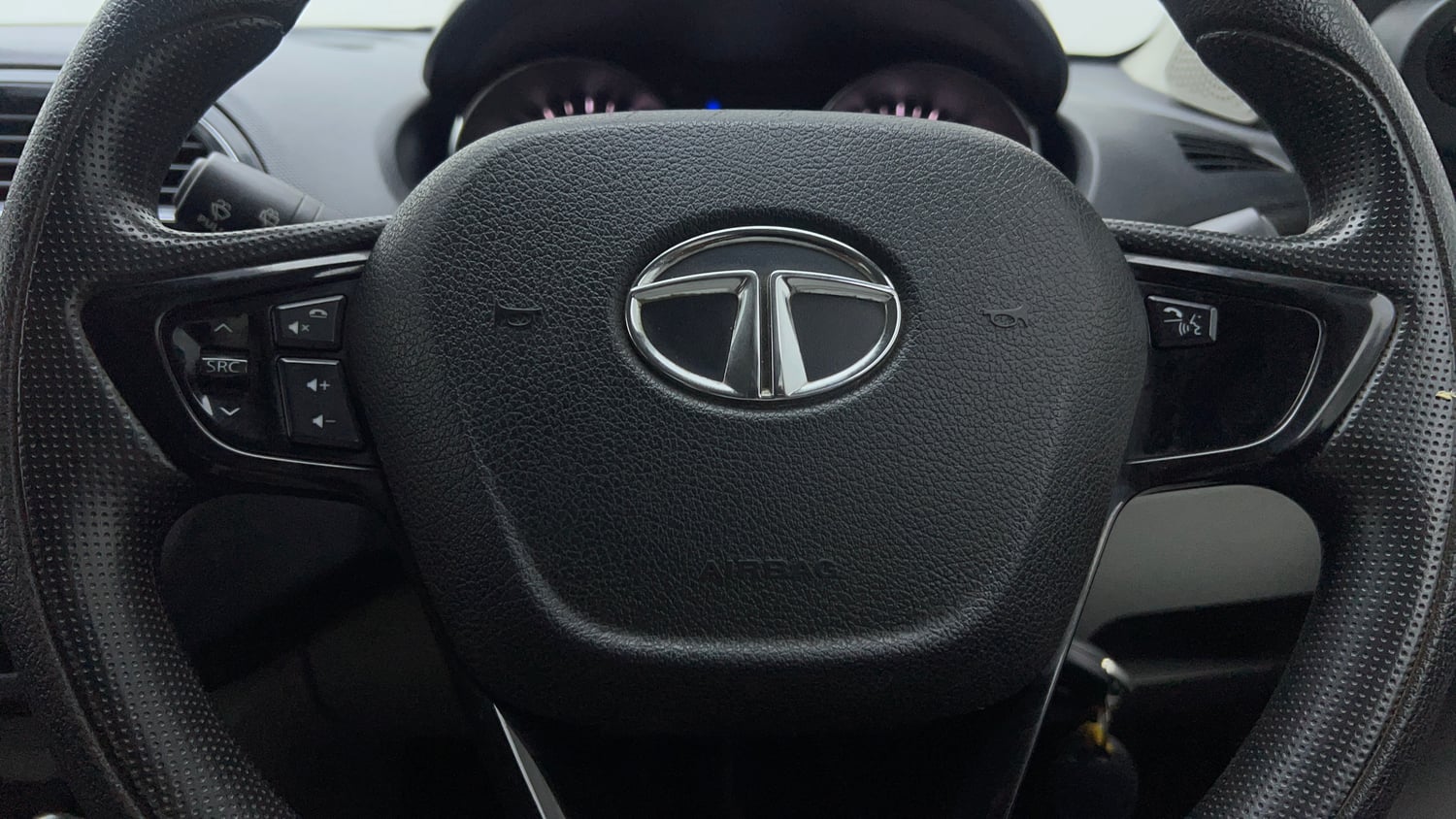 Used 2019 Tata Tiago Revotron XZ w/o Alloy Petrol Manual top_features Steering mounted controls
