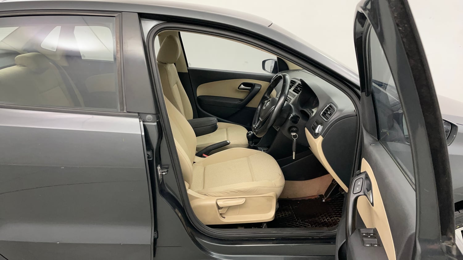 Used 2016 Volkswagen Ameo Highline1.2L (P) Petrol Manual interior RIGHT SIDE FRONT DOOR CABIN VIEW