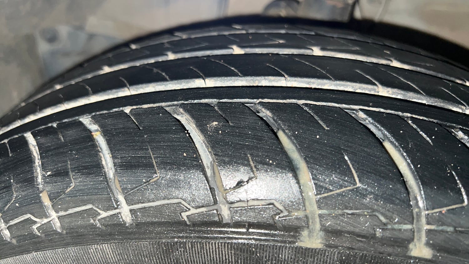 Used 2017 Honda City V CVT Petrol Petrol Automatic tyres LEFT FRONT TYRE TREAD VIEW