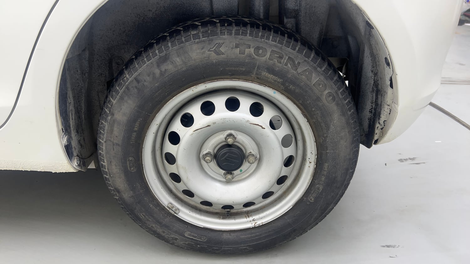 Used 2015 Maruti Suzuki Swift LXi Petrol Manual tyres LEFT REAR TYRE RIM VIEW