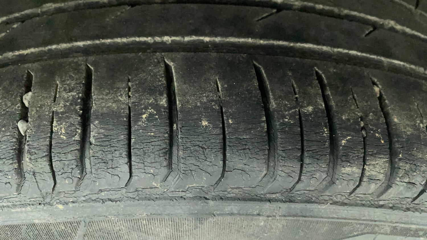 Used 2019 Hyundai Venue SX Plus 1.0 Turbo DCT Petrol Automatic tyres LEFT REAR TYRE TREAD VIEW
