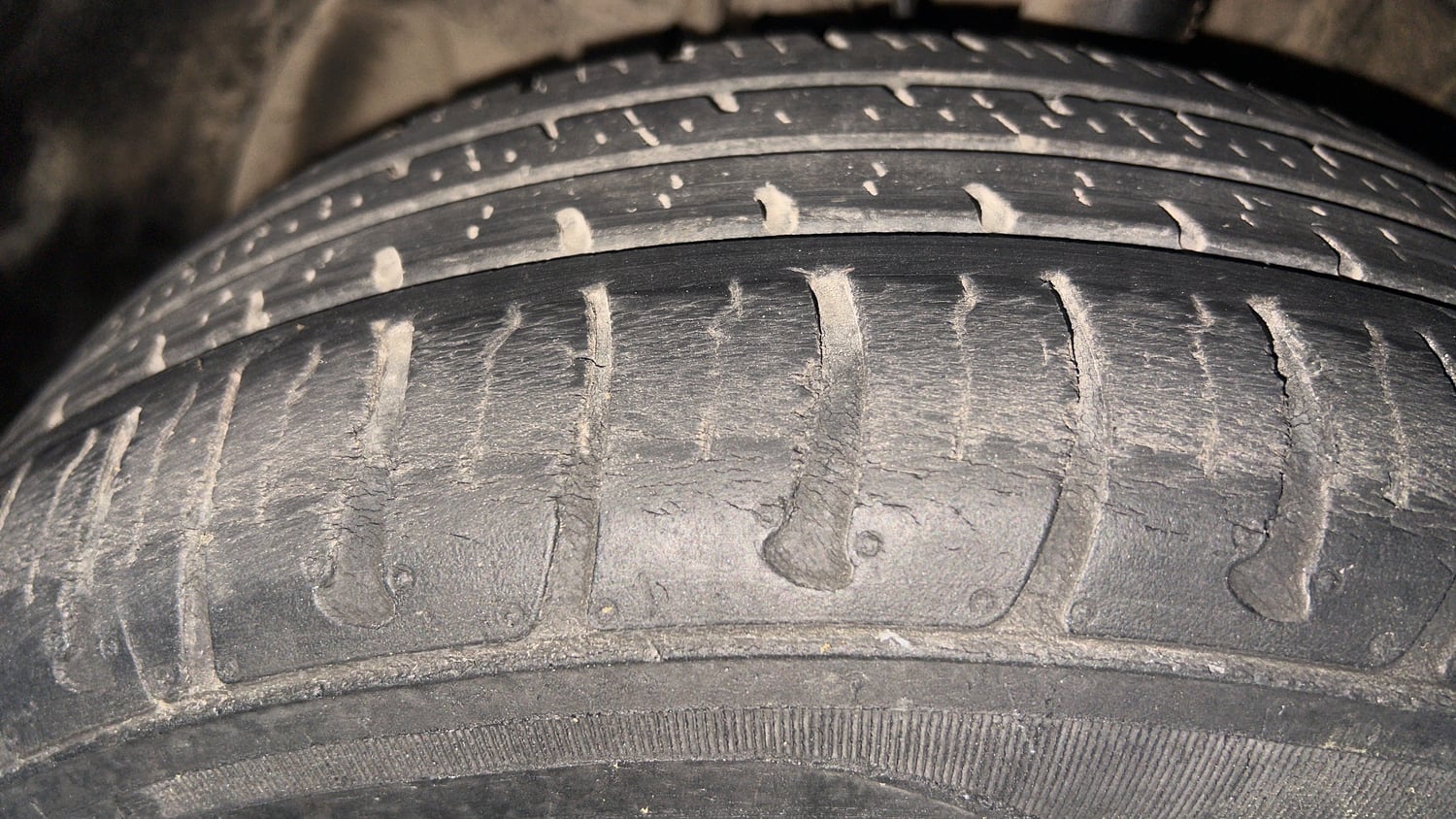Used 2019 Tata Tiago Revotron XZ w/o Alloy Petrol Manual tyres LEFT FRONT TYRE TREAD VIEW