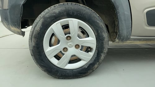 Used 2016 Renault Kwid RXT Petrol Manual tyres RIGHT REAR TYRE RIM VIEW