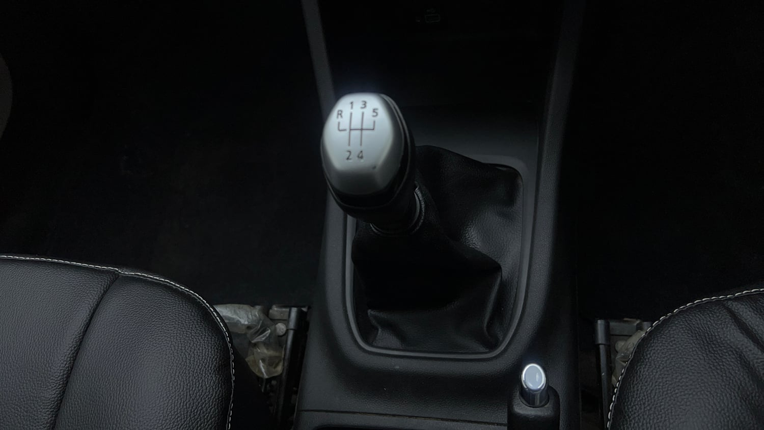 Used 2020 Renault Triber RXZ Petrol Manual interior GEAR  KNOB VIEW