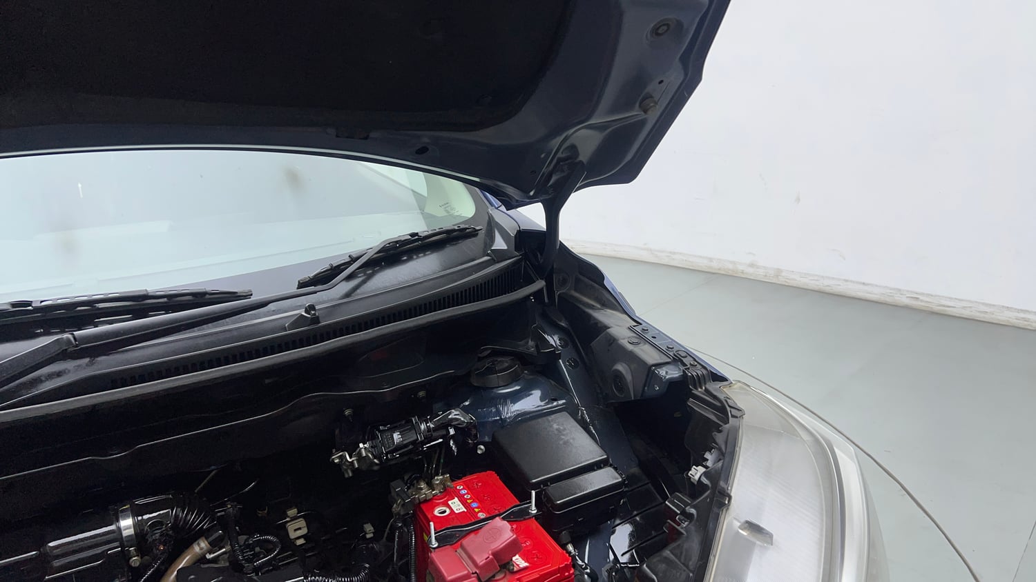 Used 2019 Maruti Suzuki XL6 Alpha MT Petrol Petrol Manual engine ENGINE LEFT SIDE HINGE & APRON VIEW