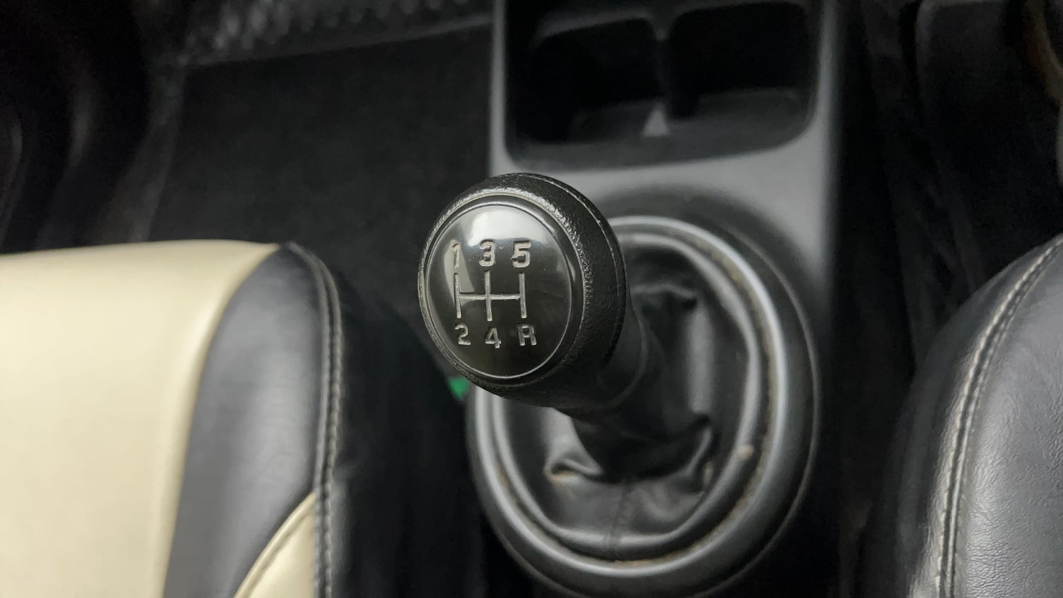 Used 2022 Maruti Suzuki Celerio LXi Petrol Manual interior GEAR  KNOB VIEW