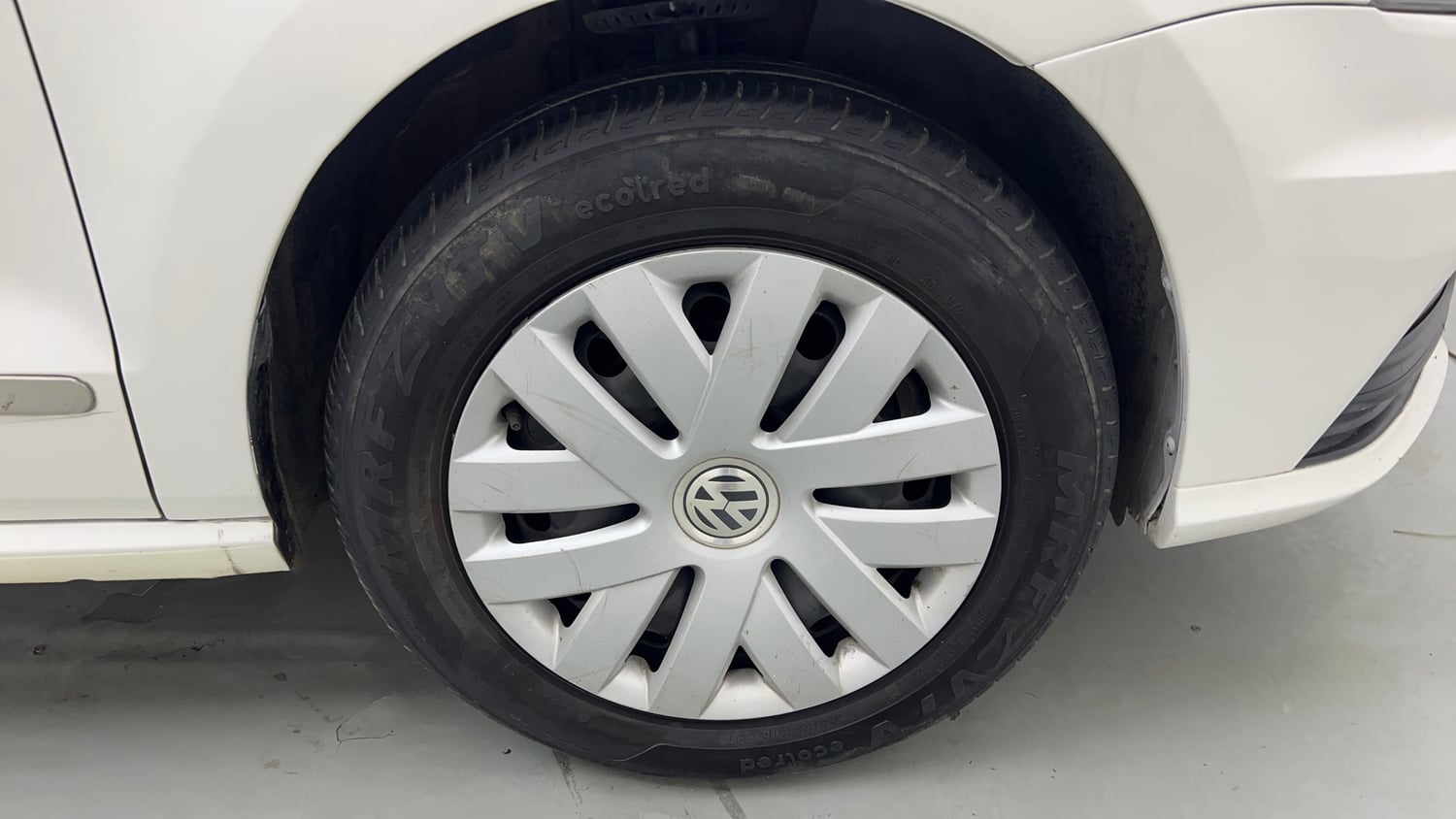 Used 2016 volkswagen Ameo Comfortline 1.2 Petrol+cng(Outside fitted) Petrol+cng Manual tyres RIGHT FRONT TYRE RIM VIEW