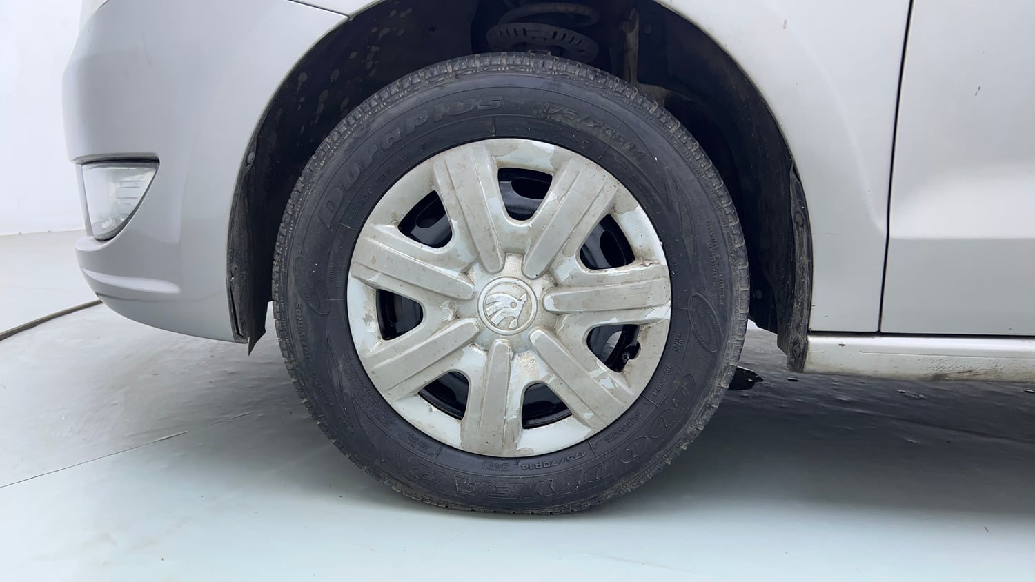 Used 2014 Skoda Rapid 1.6 MPI Ambition Plus Petrol Manual tyres LEFT FRONT TYRE RIM VIEW