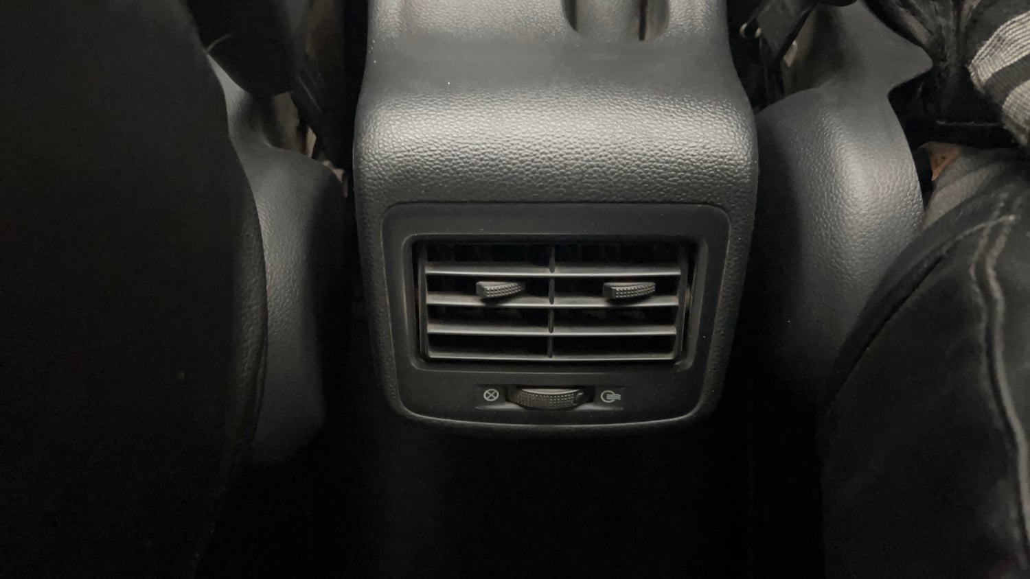 Used 2014 Hyundai Grand i10 Sportz 1.2 Kappa VTVT Petrol Manual top_features 2nd row AC vent