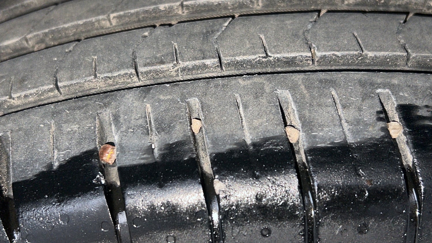 Used 2016 Maruti Suzuki Baleno Alpha 1.2 Petrol Manual tyres RIGHT FRONT TYRE TREAD VIEW