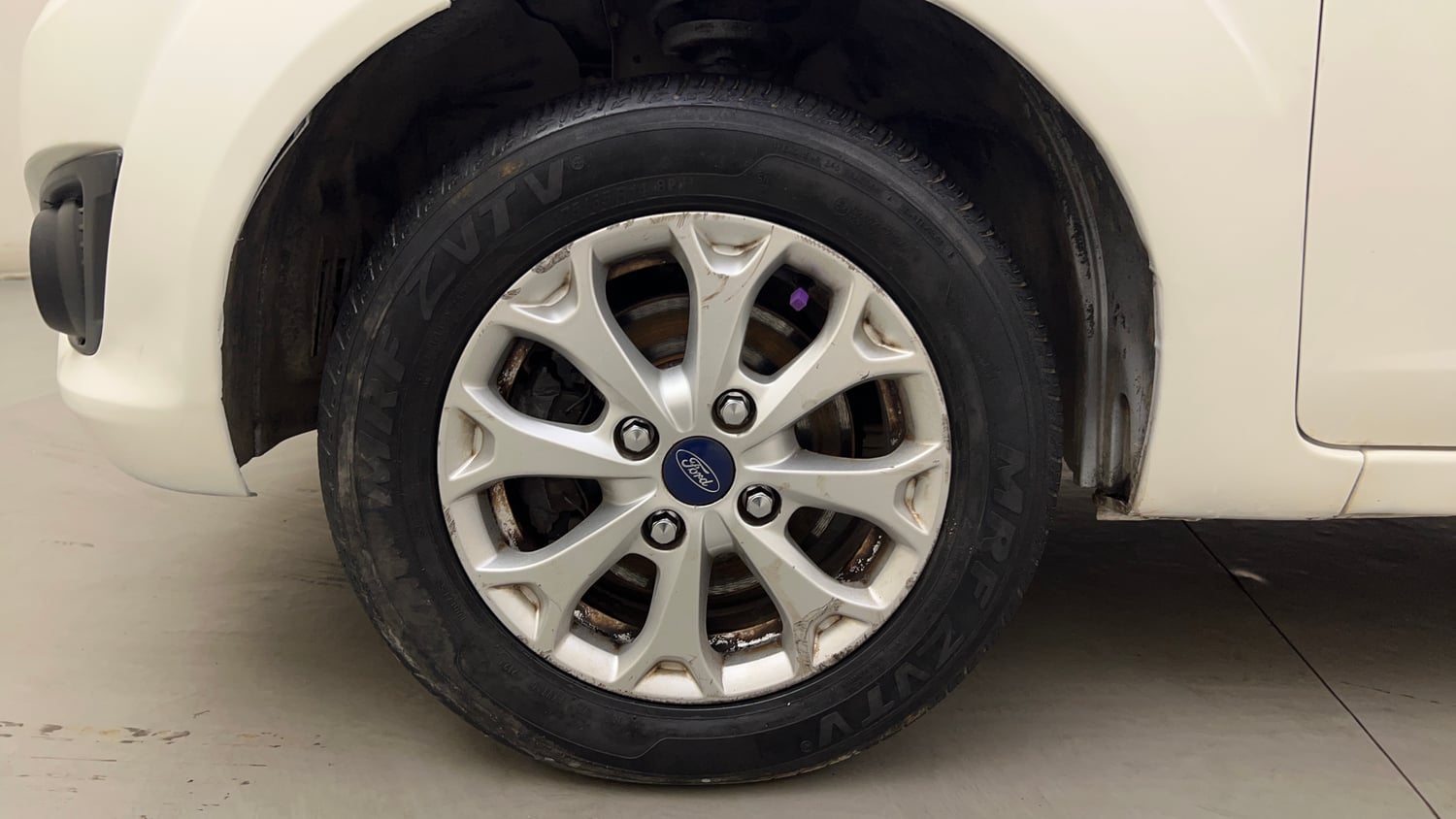 Used 2013 Ford Figo Duratec Petrol Titanium 1.2 Petrol Manual tyres LEFT FRONT TYRE RIM VIEW