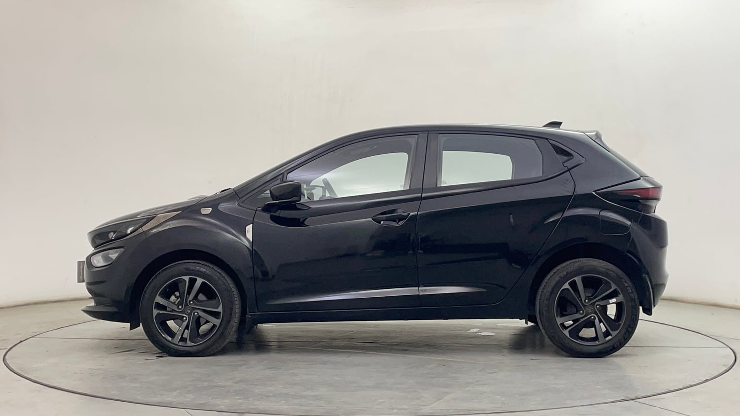 Used 2023 Tata Altroz XZA Plus (S) Dark Edition Petrol Automatic exterior LEFT SIDE VIEW