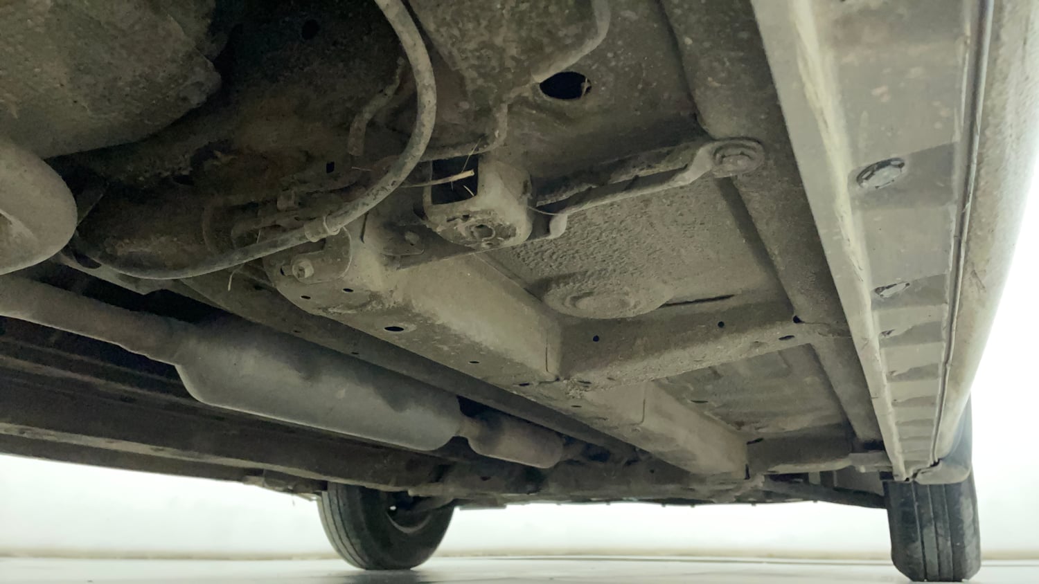 Used 2016 Maruti Suzuki Swift Lxi (O) Petrol Manual extra REAR RIGHT UNDERBODY VIEW