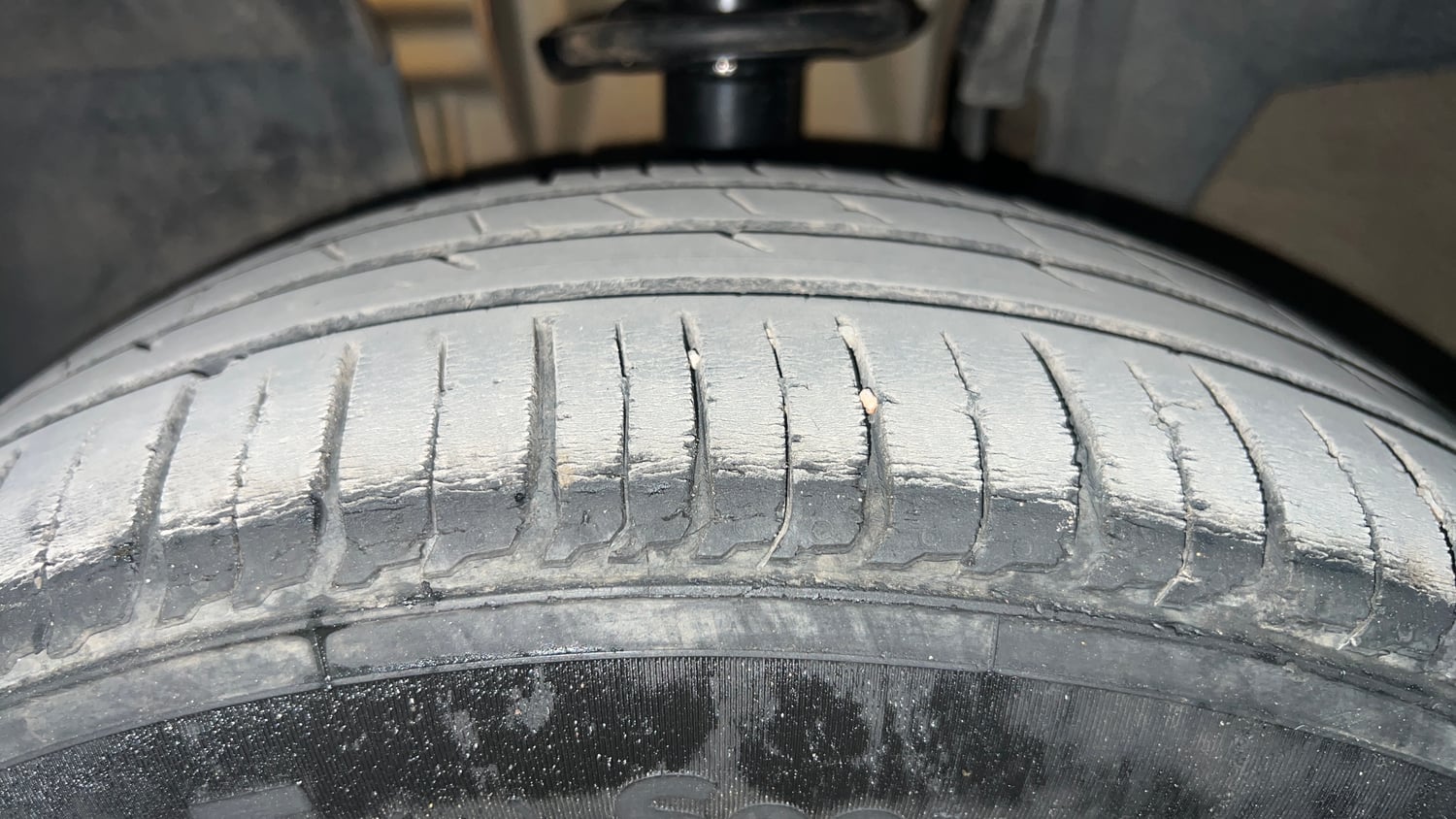Used 2020 Renault Triber RXZ Petrol Manual tyres LEFT FRONT TYRE TREAD VIEW