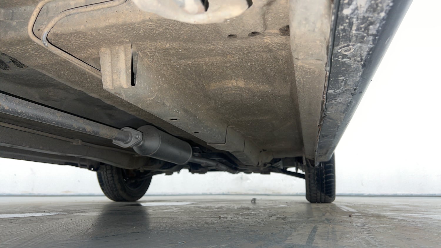 Used 2017 Maruti Suzuki Wagon R VXI Petrol Manual extra REAR RIGHT UNDERBODY VIEW