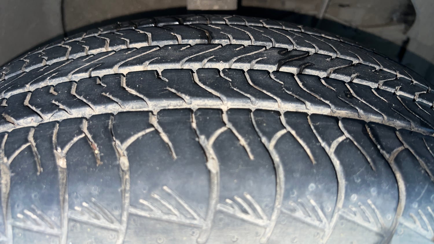 Used 2024 Maruti Suzuki Grand Vitara Alpha Smart Hybrid AT Petrol Automatic tyres RIGHT FRONT TYRE TREAD VIEW