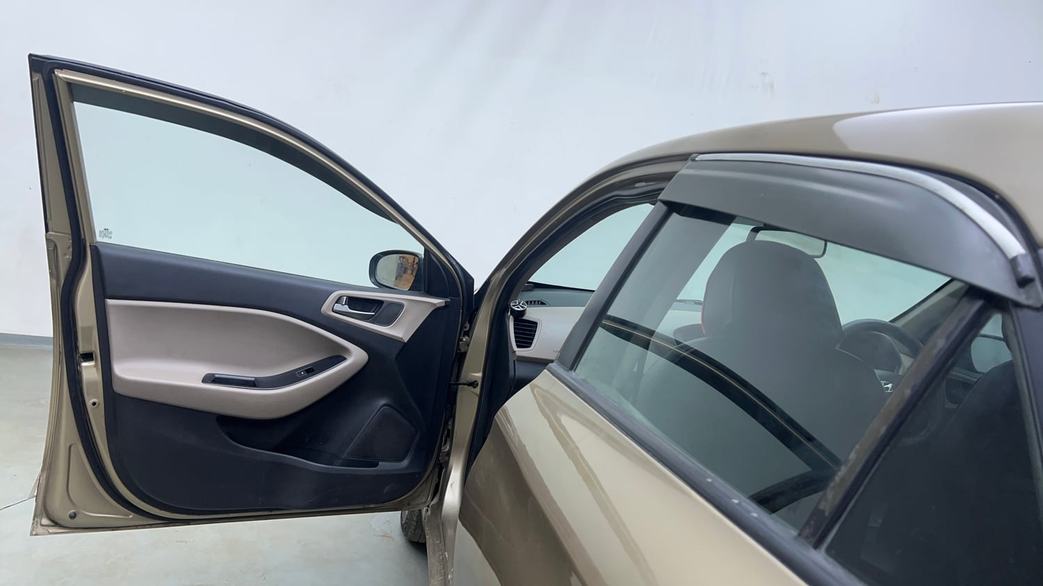 Used 2015 Hyundai Elite i20 Asta 1.4 CRDI Diesel Manual interior LEFT FRONT DOOR OPEN VIEW