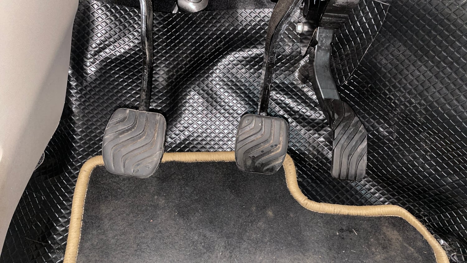 Used 2026 Renault Triber Evolution Petrol Manual interior PEDALS VIEW