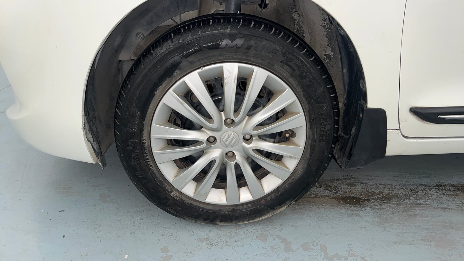 Used 2020 Maruti Suzuki Baleno Delta Petrol Manual tyres LEFT FRONT TYRE RIM VIEW