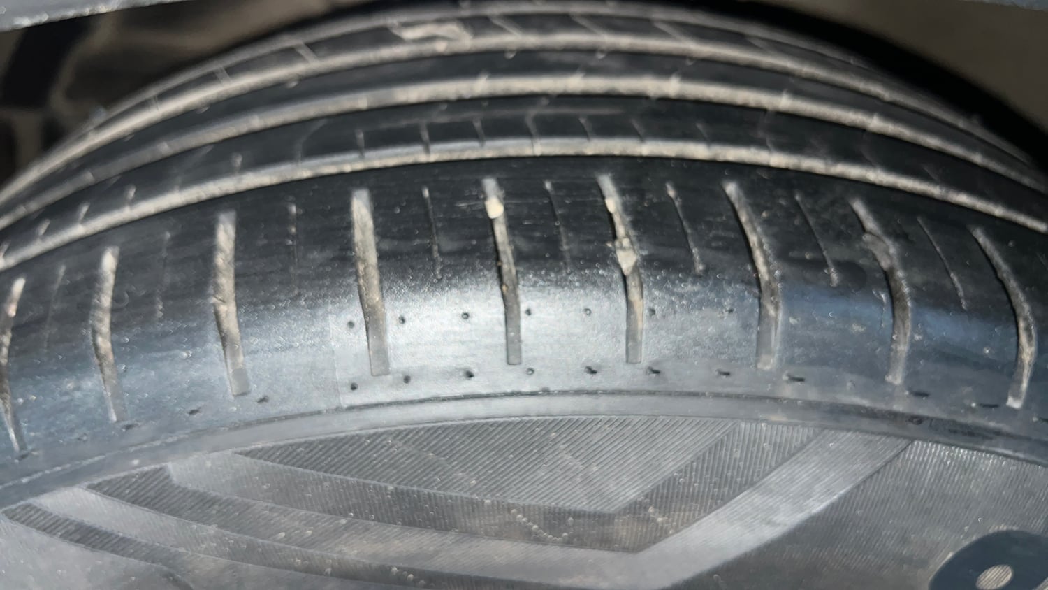 Used 2021 Maruti Suzuki XL6 Zeta AT Petrol Petrol Automatic tyres LEFT FRONT TYRE TREAD VIEW