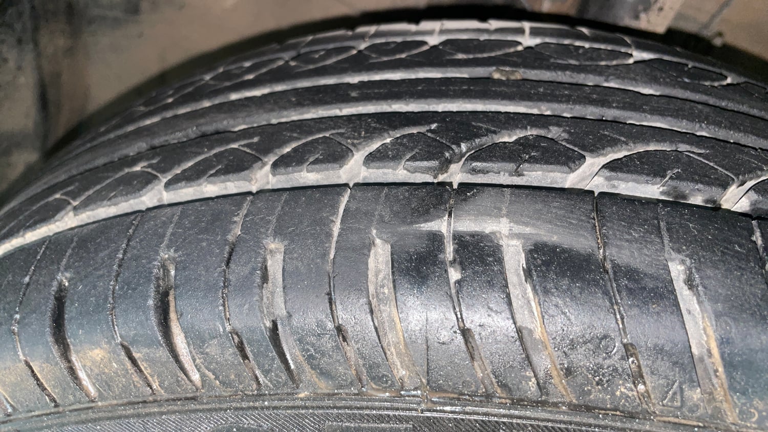 Used 2015 Honda Amaze 1.2 SX i-VTEC Petrol Manual tyres LEFT FRONT TYRE TREAD VIEW