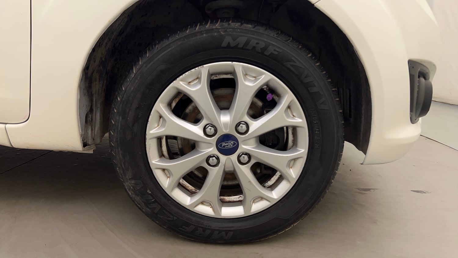 Used 2013 Ford Figo Duratec Petrol Titanium 1.2 Petrol Manual tyres RIGHT FRONT TYRE RIM VIEW