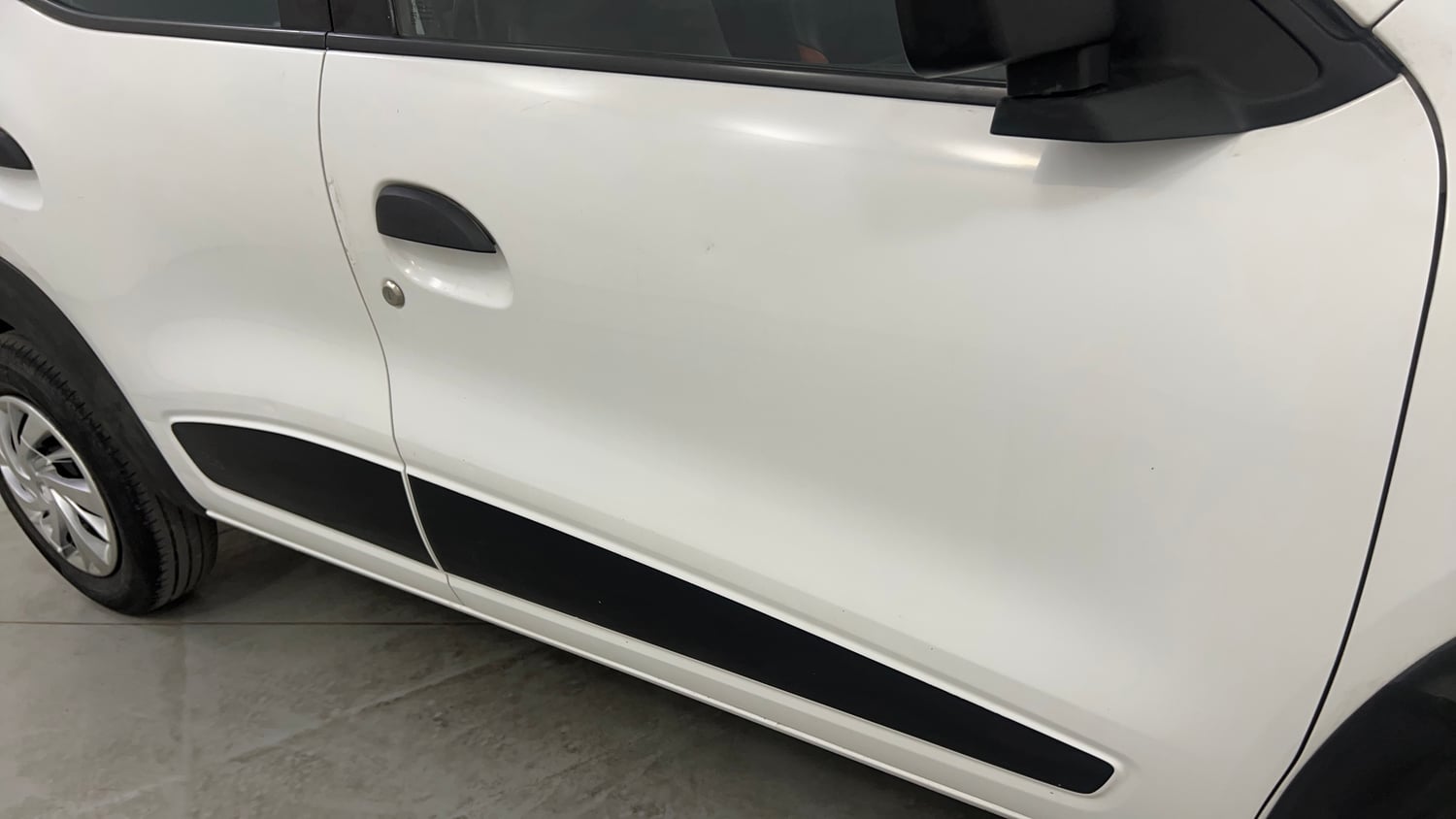 Used 2015 Renault Kwid RXT Petrol Manual dents MINOR SCRATCH