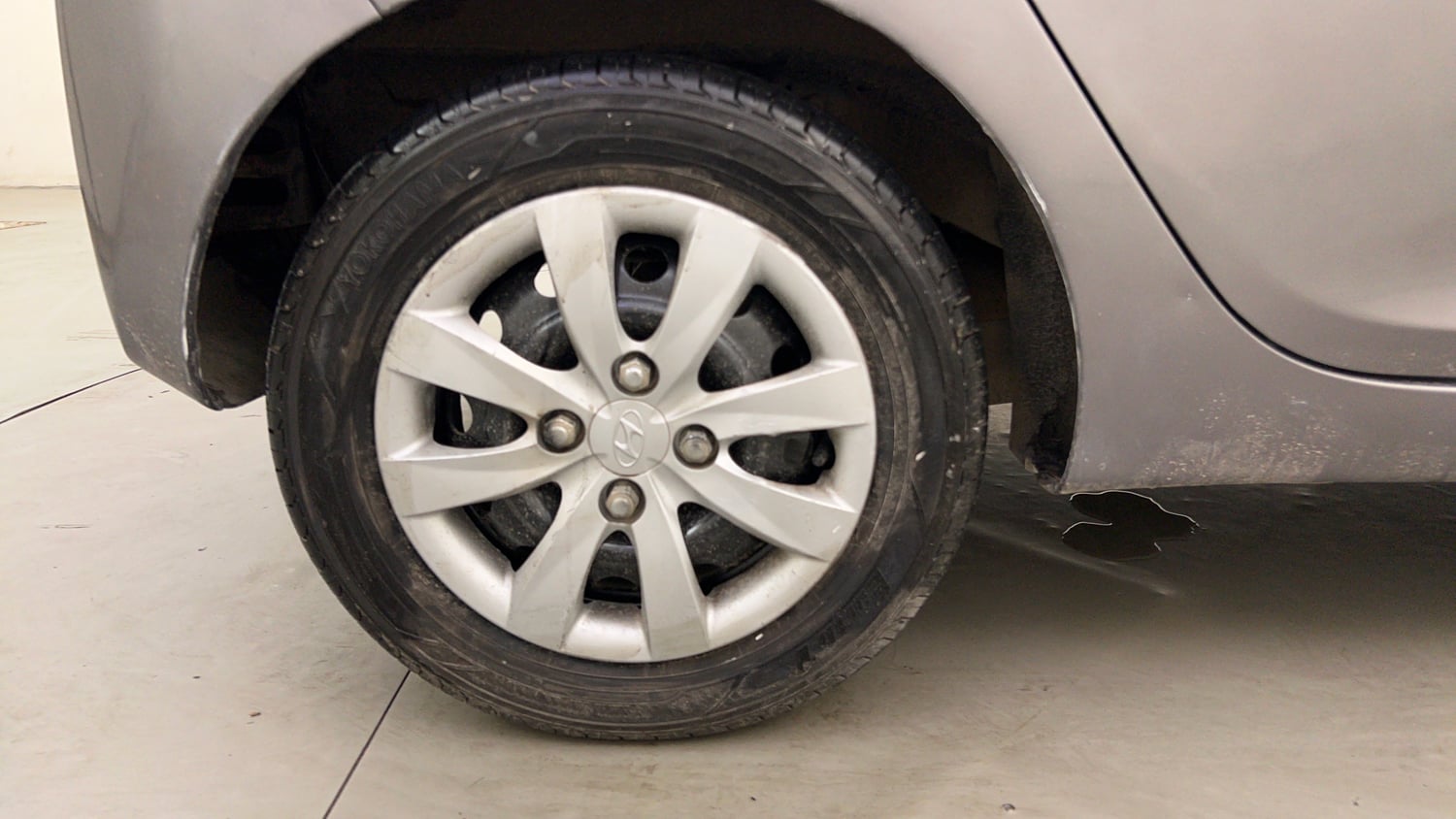 Used 2012 Hyundai Eon Magna + Petrol Manual tyres RIGHT REAR TYRE RIM VIEW