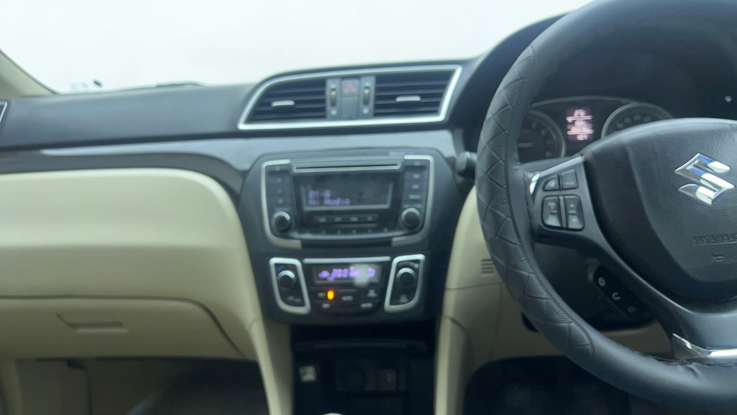 Used 2017 Maruti Suzuki Ciaz ZXi Petrol Manual top_features Integrated (in-dash) music system