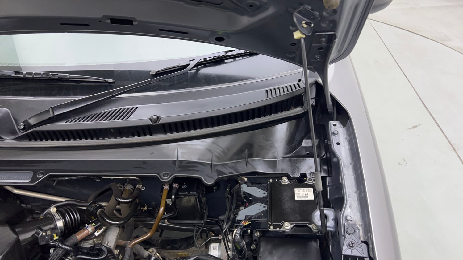 Used 2022 Maruti Suzuki Celerio LXi Petrol Manual engine ENGINE LEFT SIDE HINGE & APRON VIEW