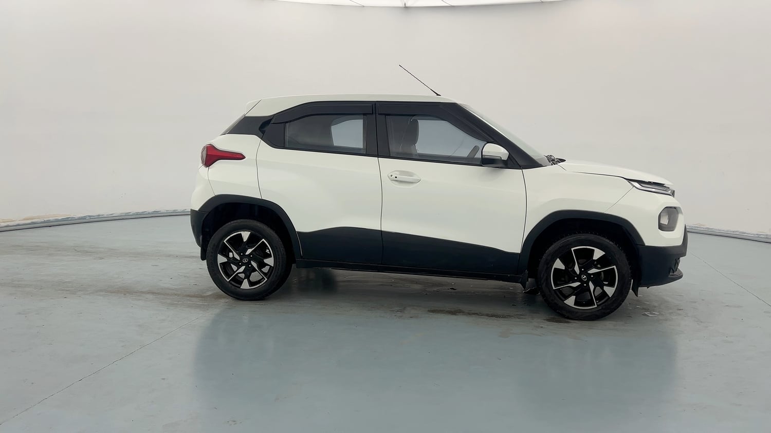 Used 2022 Tata Punch Accomplished Dazzle Pack MT Petrol Manual exterior RIGHT SIDE VIEW