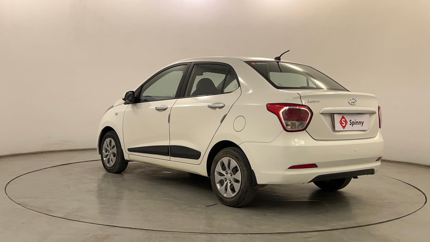 Used 2015 Hyundai Xcent Base 1.2 Petrol Manual exterior LEFT REAR CORNER VIEW