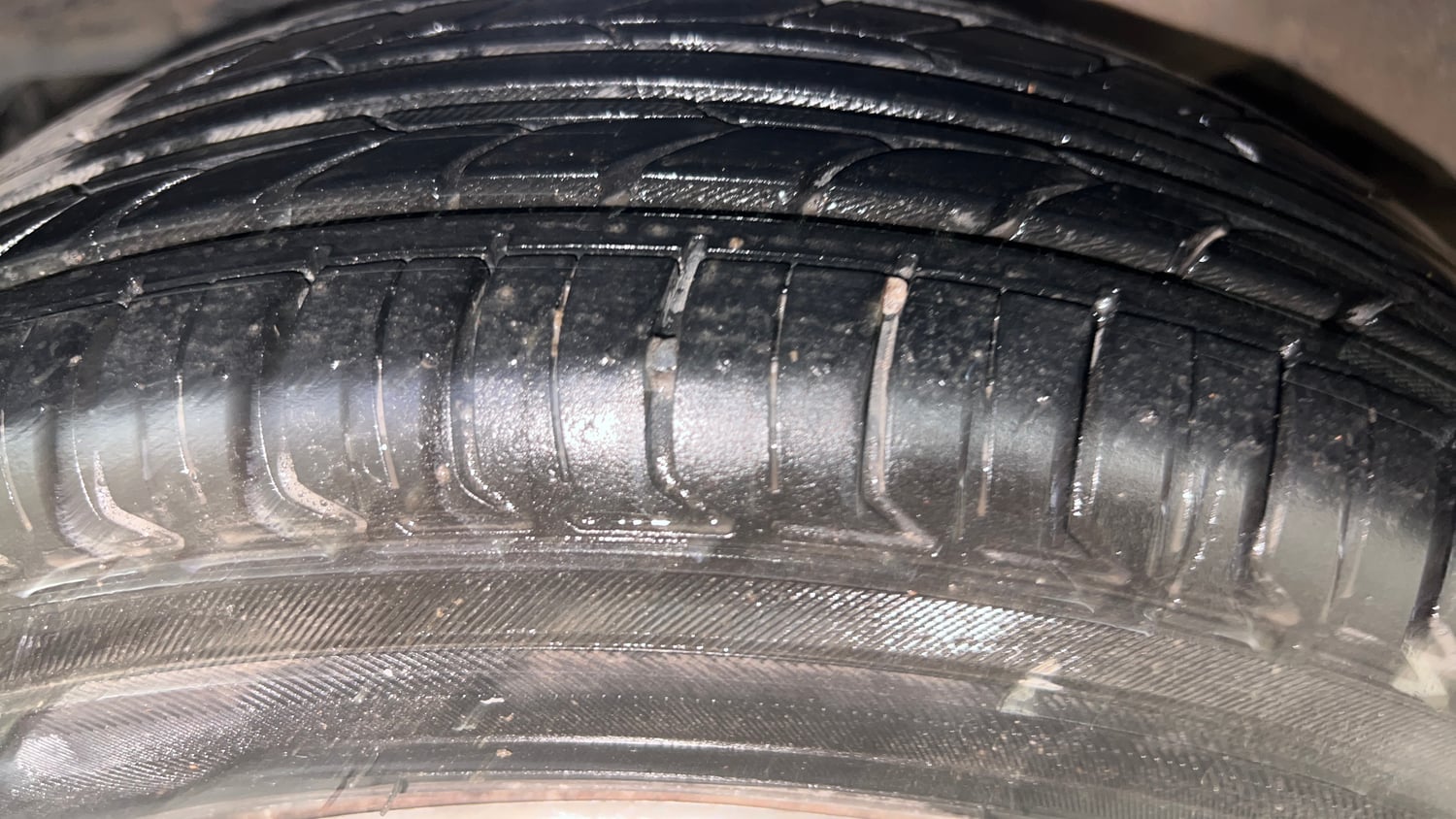 Used 2012 Hyundai Eon Magna + Petrol Manual tyres RIGHT REAR TYRE TREAD VIEW