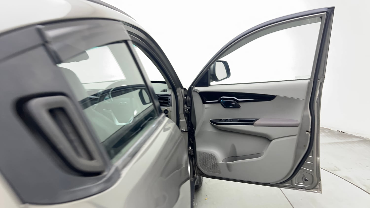 Used 2017 Mahindra KUV100 K6 6 STR Petrol Manual interior RIGHT FRONT DOOR OPEN VIEW