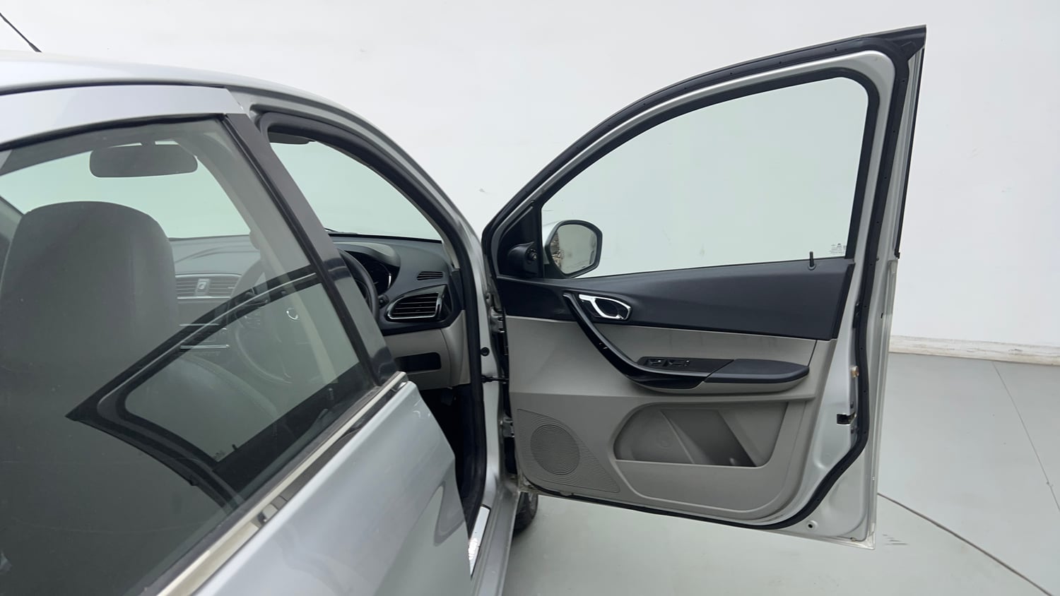 Used 2019 Tata Tiago Revotron XZ w/o Alloy Petrol Manual interior RIGHT FRONT DOOR OPEN VIEW