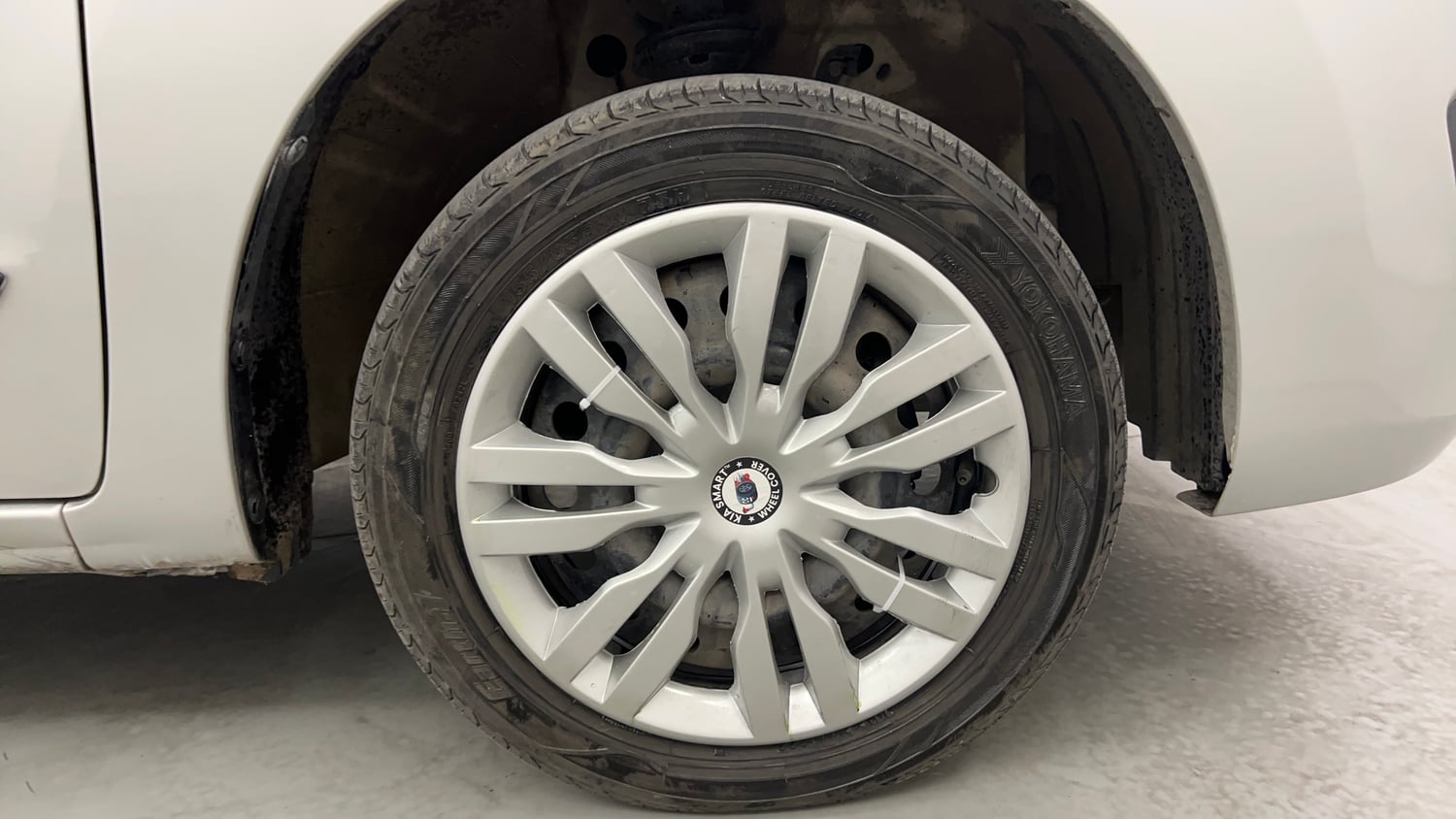 Used 2016 Maruti Suzuki Wagon R VXI Petrol Manual tyres RIGHT FRONT TYRE RIM VIEW