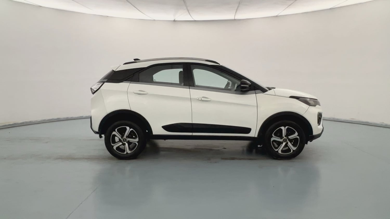 Used 2021 Tata Nexon XZ Plus Petrol Manual exterior RIGHT SIDE VIEW