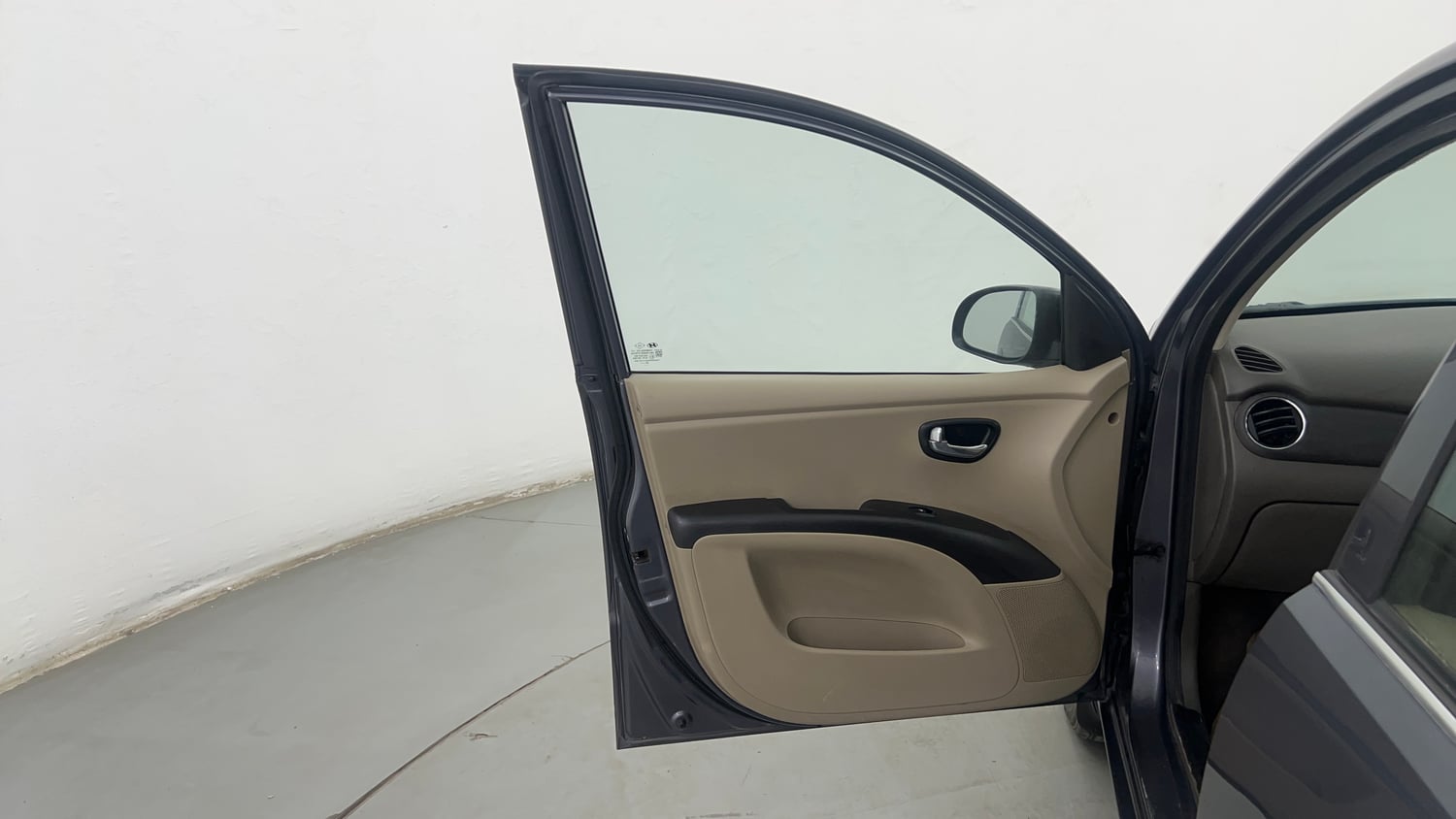Used 2013 Hyundai i10 Magna 1.2 CNG (Outside Fitted) Cng Manual interior LEFT FRONT DOOR OPEN VIEW