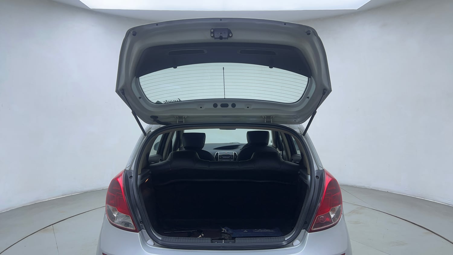 Used 2013 Hyundai i20 Magna 1.2 Petrol Manual interior DICKY DOOR OPEN VIEW