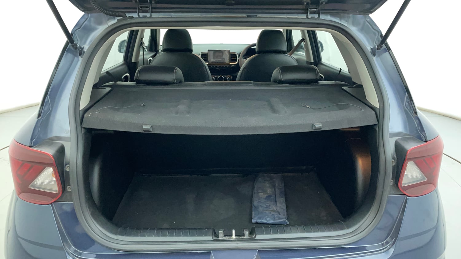 Used 2019 Hyundai Venue SX Plus 1.0 Turbo DCT Petrol Automatic interior DICKY INSIDE VIEW