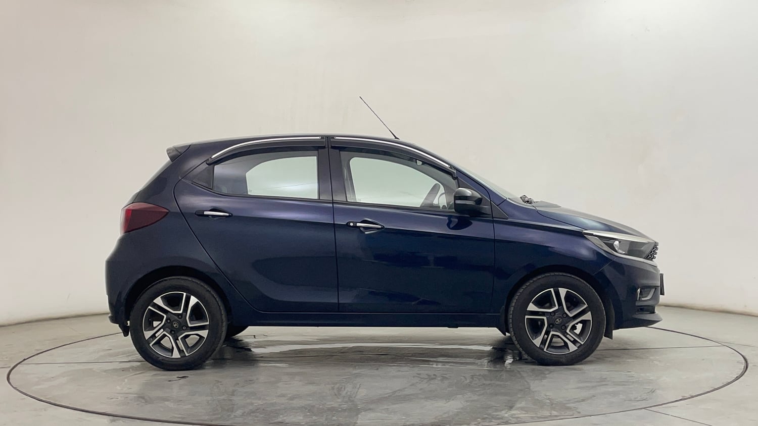 Used 2023 Tata Tiago XZ Plus Petrol Manual exterior RIGHT SIDE VIEW