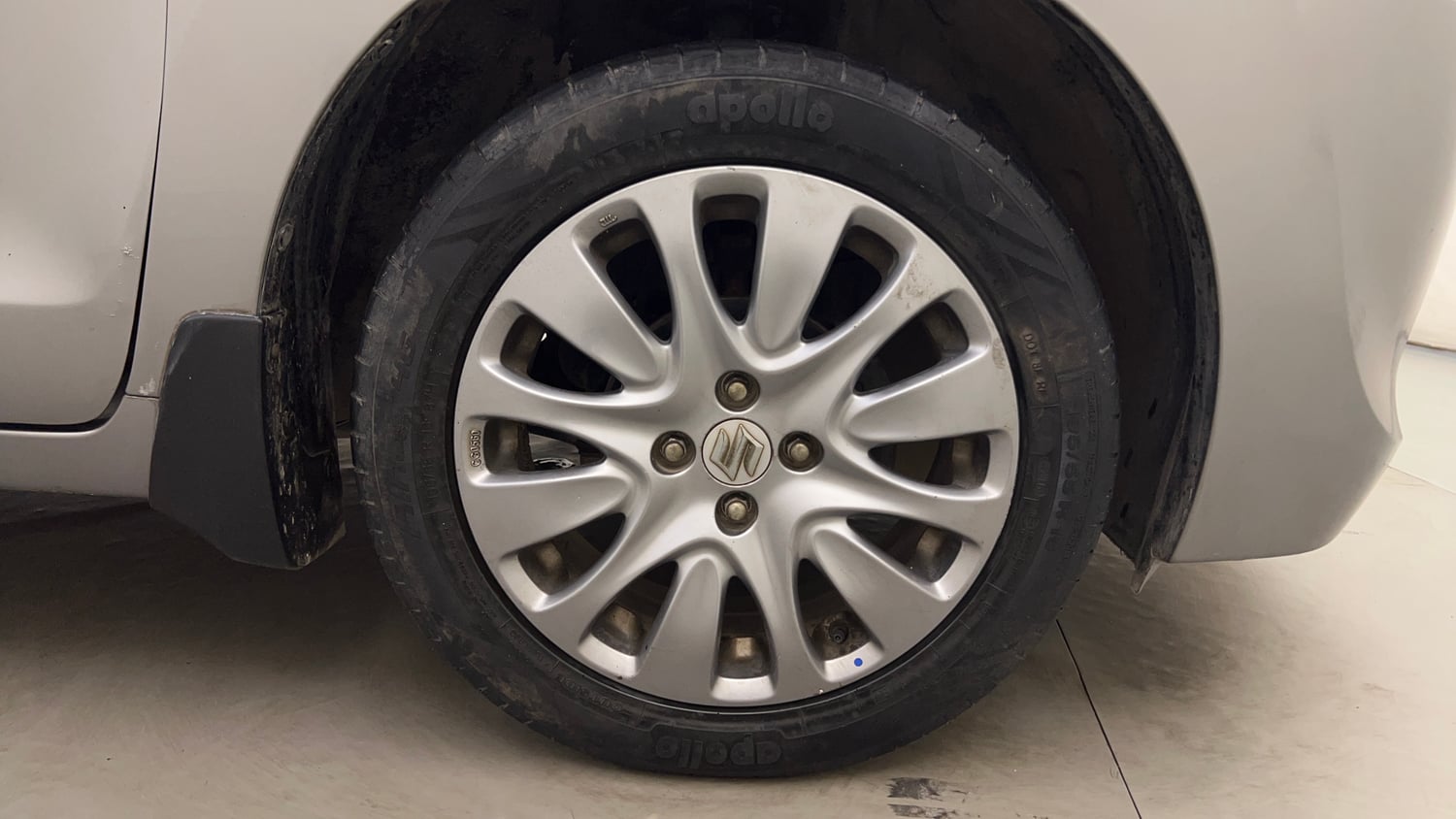 Used 2017 Maruti Suzuki Baleno Zeta 1.2 Petrol Manual tyres RIGHT FRONT TYRE RIM VIEW