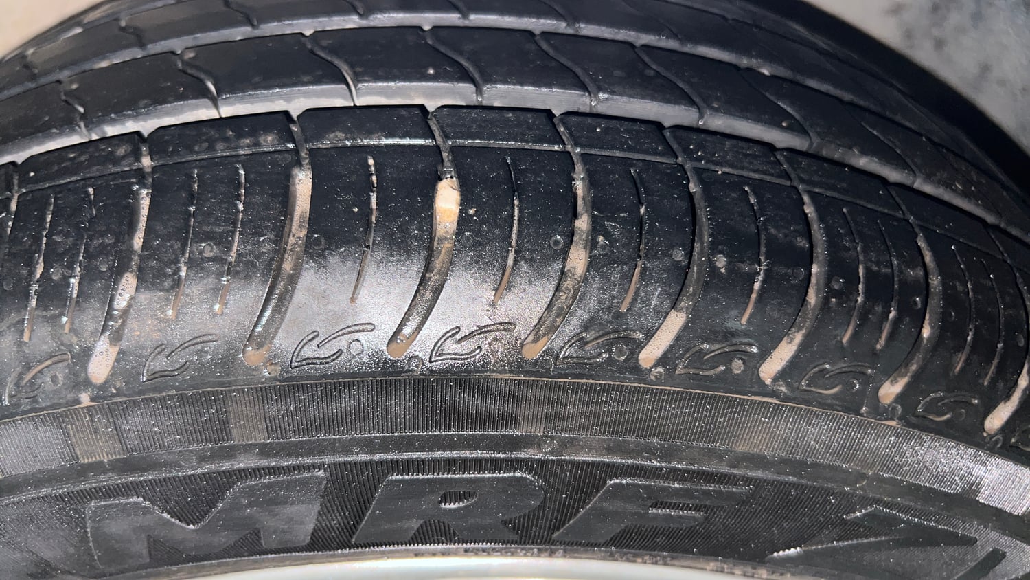 Used 2013 Ford Figo Duratec Petrol Titanium 1.2 Petrol Manual tyres LEFT REAR TYRE TREAD VIEW