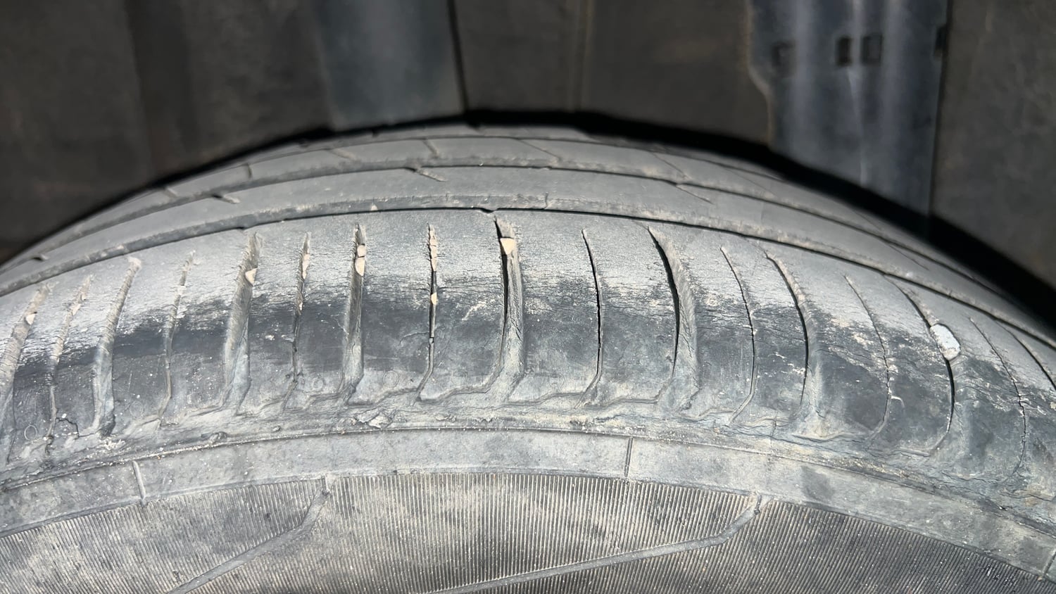 Used 2020 Renault Triber RXZ Petrol Manual tyres RIGHT REAR TYRE TREAD VIEW