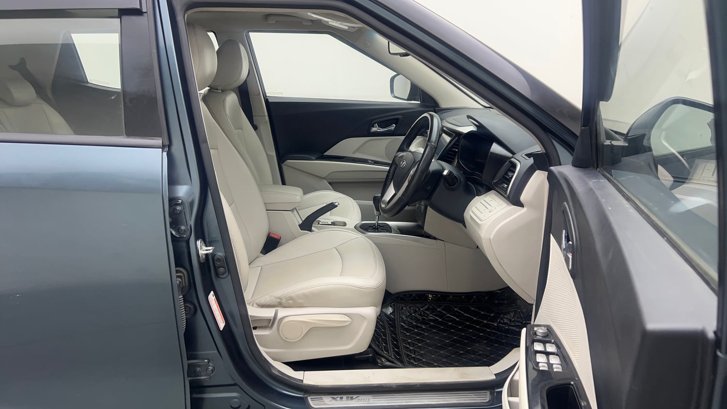 Used 2022 Mahindra XUV 300 W8 (O) 1.5 Diesel AMT Diesel Automatic interior RIGHT SIDE FRONT DOOR CABIN VIEW