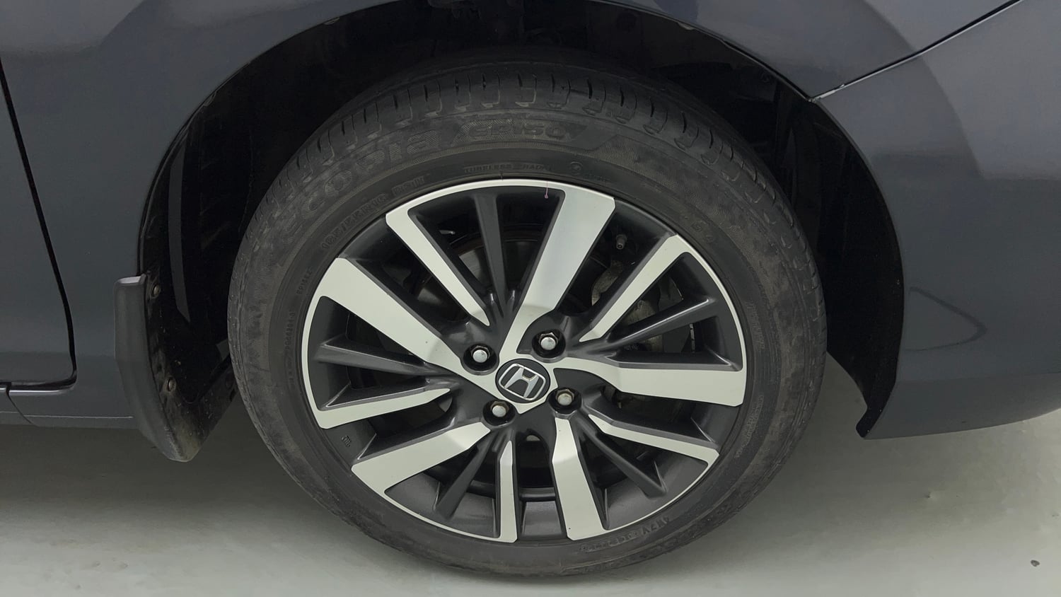 Used 2022 Honda City ZX CVT Petrol Petrol Automatic tyres RIGHT FRONT TYRE RIM VIEW