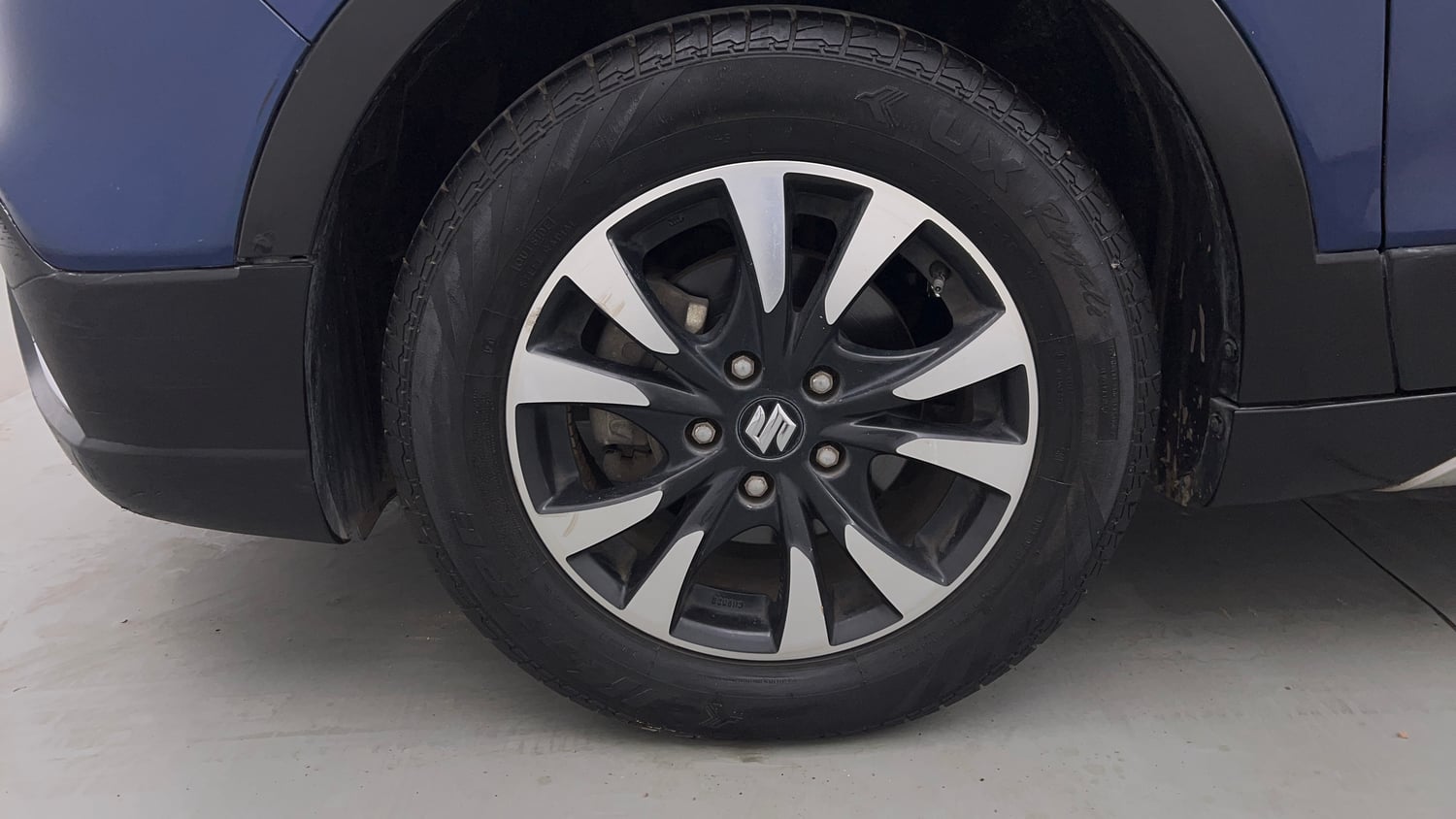 Used 2017 Maruti Suzuki S-Cross Alpha 1.3 Diesel Manual tyres LEFT FRONT TYRE RIM VIEW