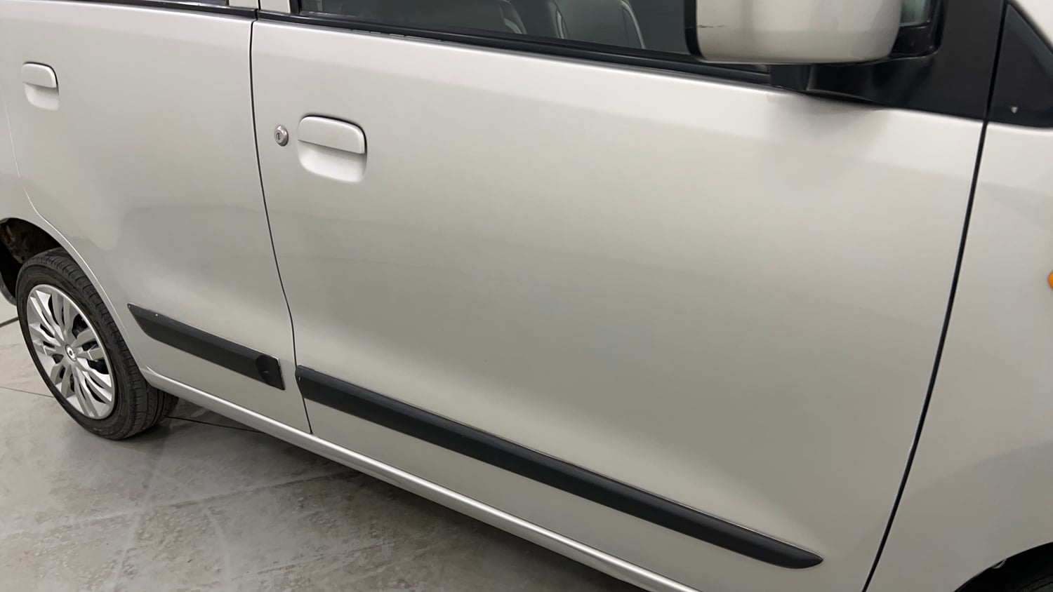 Used 2016 Maruti Suzuki Wagon R VXI Petrol Manual dents MINOR SCRATCH