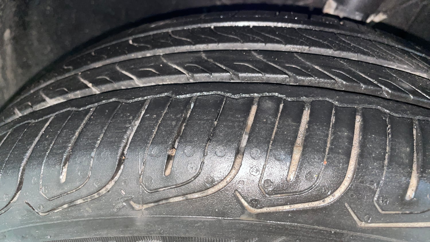 Used 2022 Tata Altroz XZ Plus Petrol Petrol Manual tyres LEFT FRONT TYRE TREAD VIEW